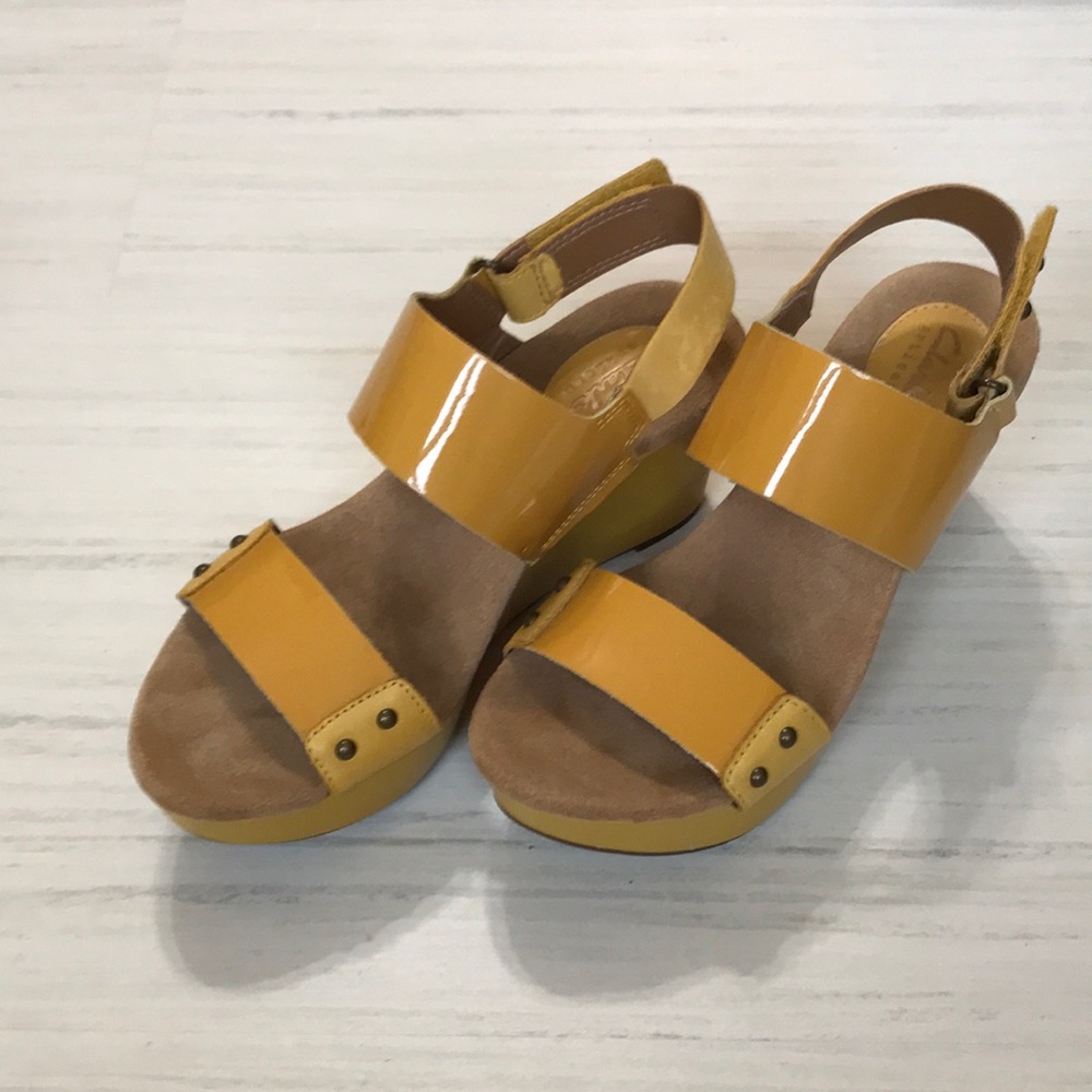 Clarks yellow wedge Size 7